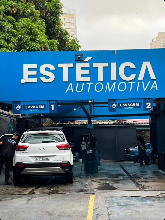 Estrutura da Care Automotive em Campo Belo, com boxes de lavagem